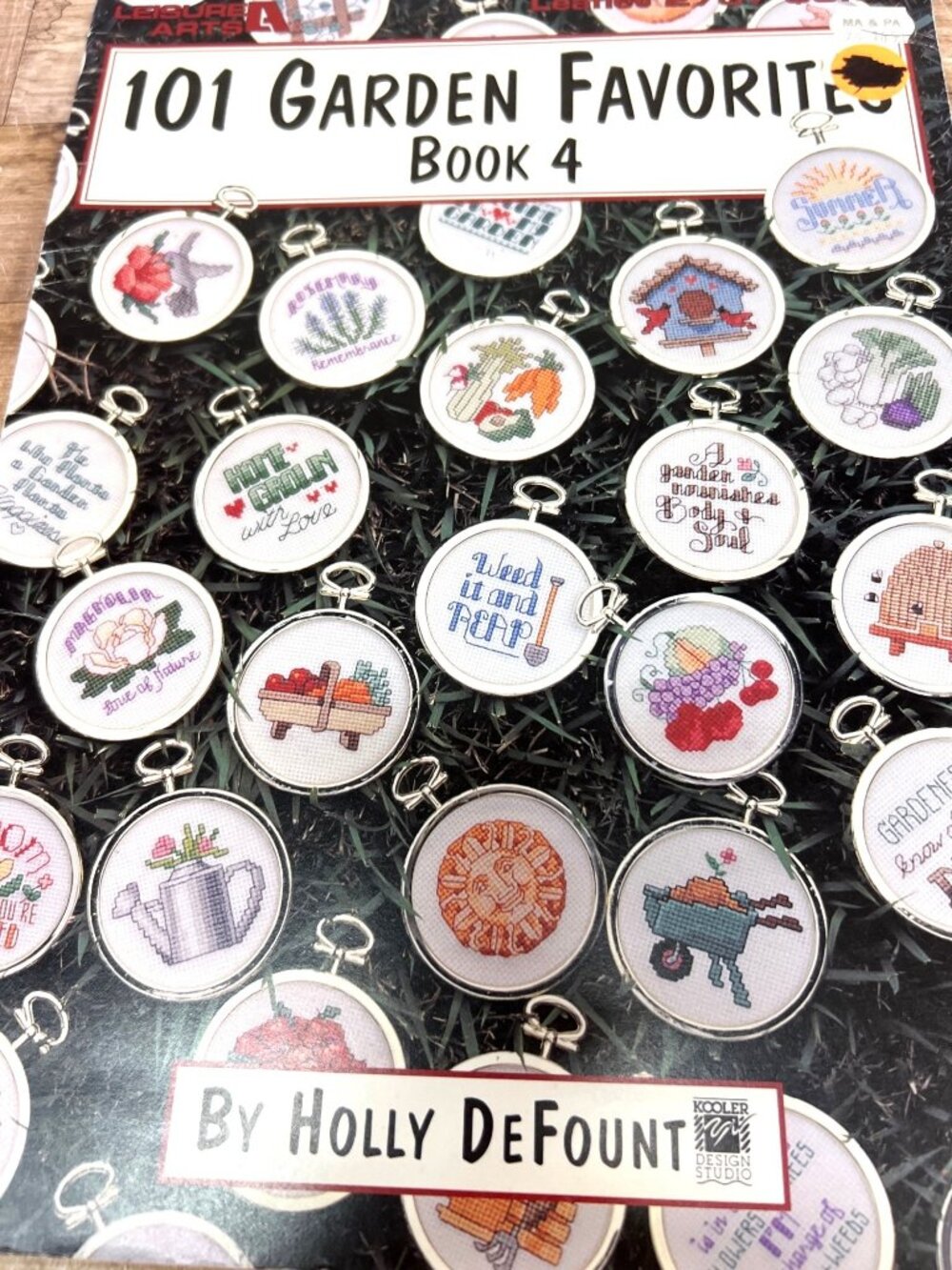 101 Garden Favorites Cross-Stitch Pattern Book 4 By Holly DeFount